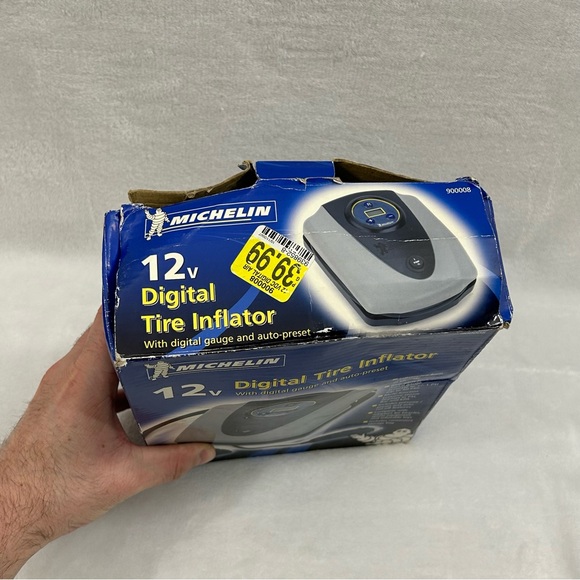 Michelin Compact 12V Tire Inflator With Digital Gauge & Auto Preset Model 900008 - Picture 2 of 5